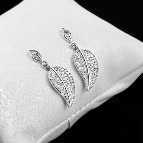 LADYCHIC 2020 Fashion Leaf Drop Earrings for Women Micro Paved Zircon Dangle Earring Wedding Party Jewelry Birthday Gifts LE1424