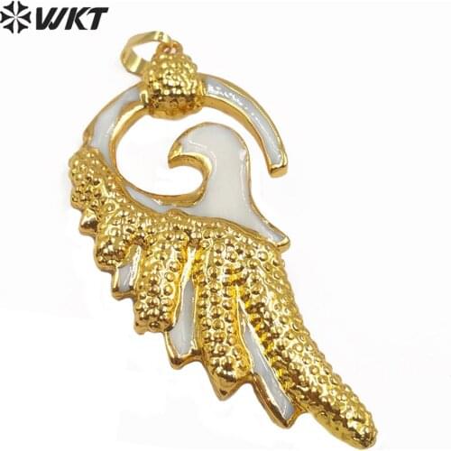 WT-JP165 WKT Natural Shell Pendant Feather Shape Shell Gold Electroplated Pendant Women Fashion Necklace Pendant Jewelry Finding