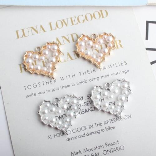 Free Shipping 20pcs/Lot Hollow Out White White Pearls Decorated Lovely Heart Pendant Charms Silver Gold Tone Alloy Keyring Charm