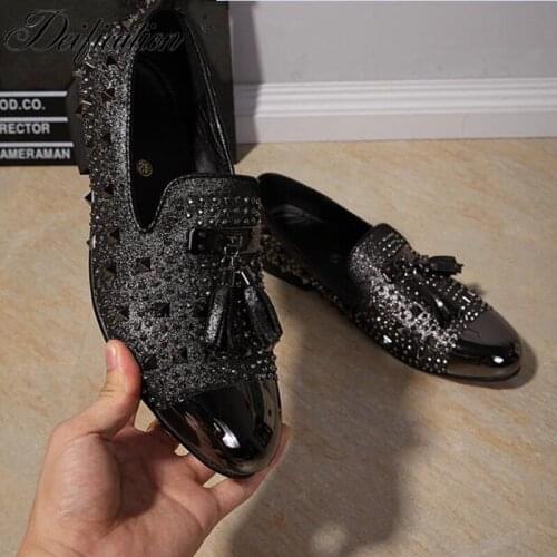 Deification Chaussure Homme Slip-On Men Loafers Rivets Studded Casual Dress Shoes Men Flats Stylish Tassel Deisign Runway Shoes