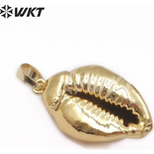 WT-JP114 Natural Cowrie Shell Pendant Sea Shell With Full Gold Dipped Pendant For Women Shell Necklace Cowry Jewelry