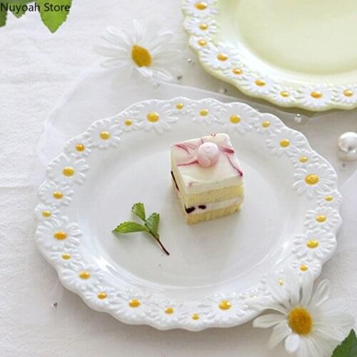 Japanese-style Round Ceramic Plate 8-inch Embossed Chrysanthemum Flat Plate Fruit Plate Kitchen Utensils Household Tableware
