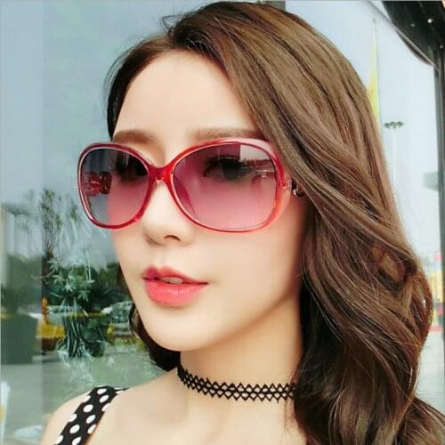 Veshion Sun Glasses for Women Driving Vintage Female Sunglasses Retro Brand Designer Girl Elegant Luxury Round Glasses Uv400