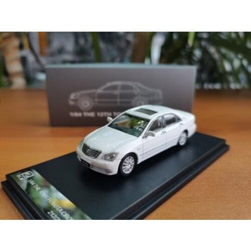 DCM 1:64 2005Toyota Crown12 GRS180 Collector Edition Resin Diecast Model Toy Gift