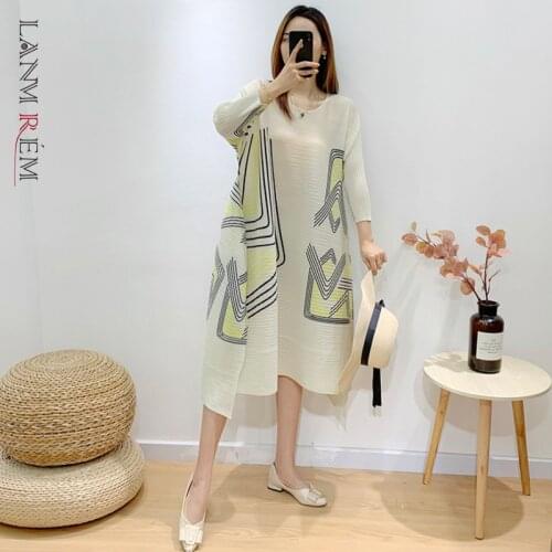 LANMREM 2021 Autumn summer New fold clothes loose sleeve o-neck three-quarter sleeve pleated dress for women 2A312