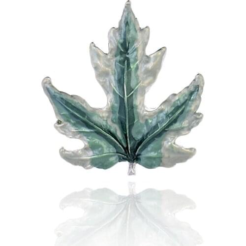 Classic Maple Leaf Brooches and Pins for Women Fashion Alloy Plant Enamel Brooch Pin Ladies Girls Party Bouquet Brooch Pins