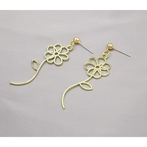 Womens Vintage Simple Hollow Flower Drop Earrings Abstract Geometric Female Piercing Dangle Earring Stud Elegant Accessories