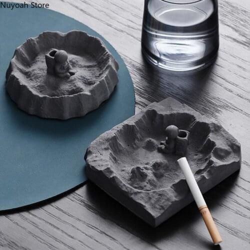 Nordic Creative Astronaut Ashtray Trend Cement Ashtray Home Living Room Decoration Ornaments Office Anti-fly Ash Ashtray