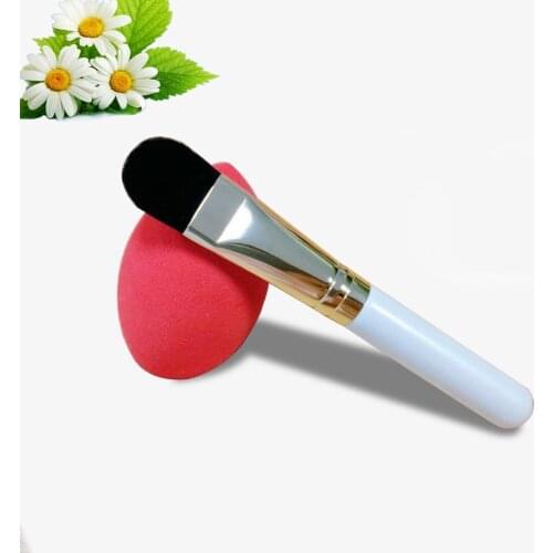 Mini short facial mask brush with soft bristles, wooden handle, smearing facial mask brush, beauty salon spa brush, facial mud m