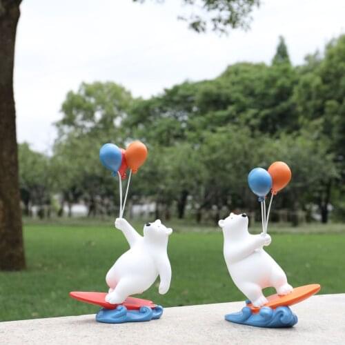 Figurine Decorative Resin Surf Balloon Bear Statue for Home Decorations Sculpture European Creative Wedding Gift Animal Ornament