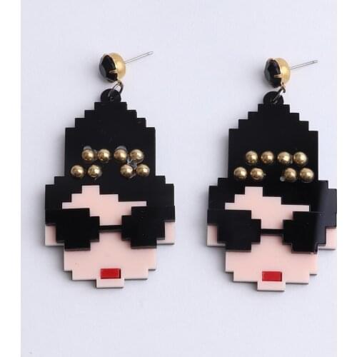 Vintage Funny Girl With Sunglasses Acrylic Drop Earrings For Women Cute Long Dangle Earring Night Club Party Fashion Jewlry Gift