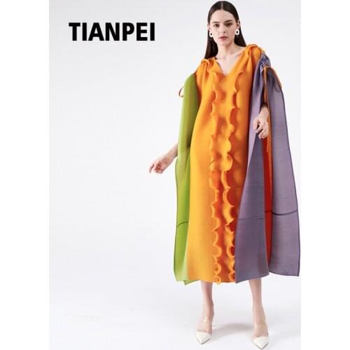TIANPEI Miyake pleated fungus lace dress loose large size shrink elastic shoulder stitching three color dress 5269