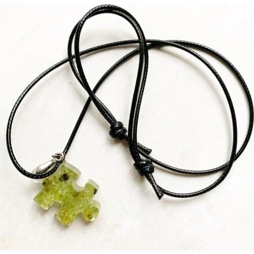 Natural Olivine Stone Beads Resin Pendant Orgone Energy Necklace Gemoetric Peridot Crystal Chips Resin Necklace Rope Chain