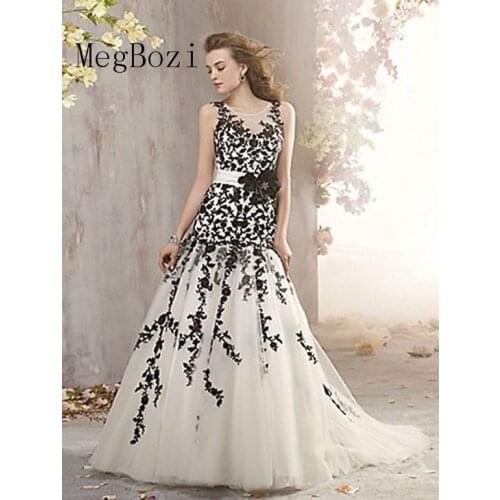 Sexy Sleeveless Mermaid Wedding Dress Black lace Illusion Back Bridal Gowns with Button Vestido De Novia