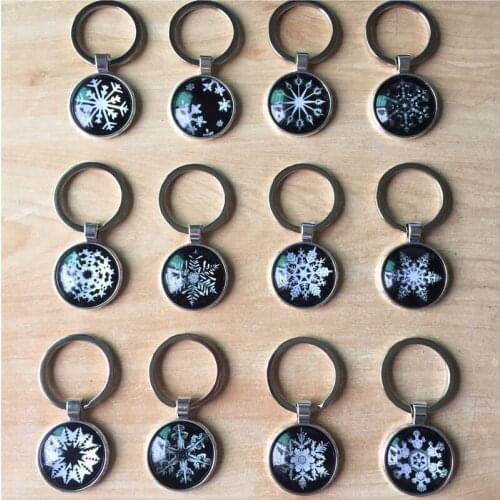 12Pcs/lot Metal Christmas Snow Keychain Cabochon Setting Pendant For Key Rings Women Handbag Charms