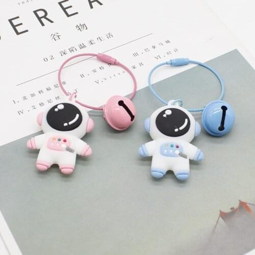 2021 New Product Creative Space Astronaut Doll Keychain Small Bell Wire Car Keychain School Bag Pendant Jewelry Couple Gift