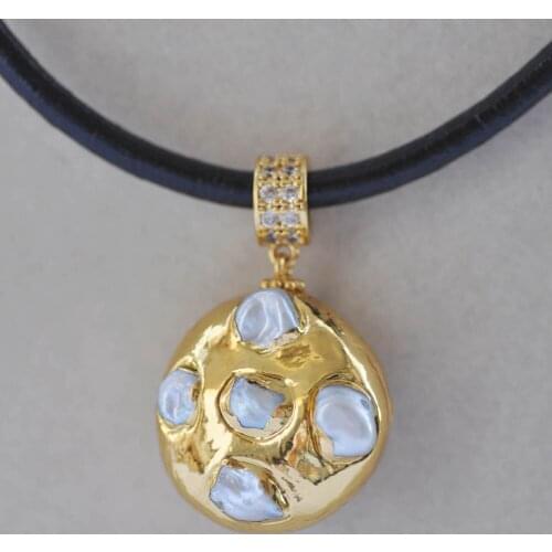 Z10366 26mm (big-leaf hydrangea) White Baroque Pearl gold-plating Pendant