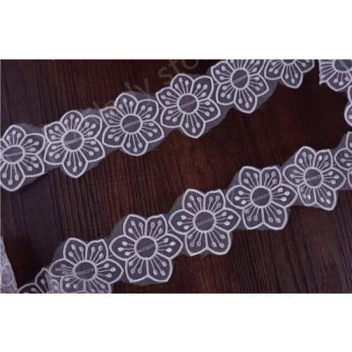 80yards NEW White Embroidered Flower Applique net Lace Trim size:6CM