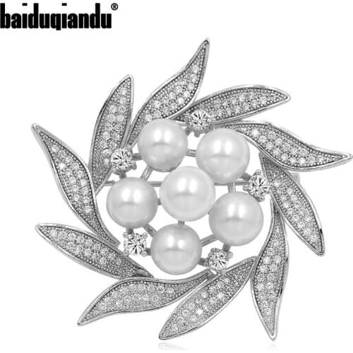 Baiduqiandu Shining Zirconia Crystal Simulated Pearl Flower Brooch Pins for Lady