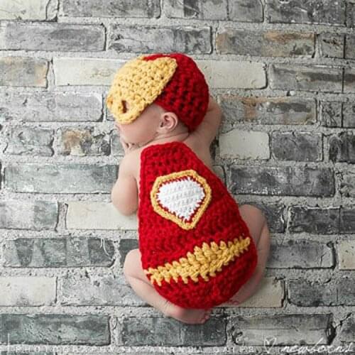 2020 Lovely Babys Handmade Knitted Shooting Suit Pretending Iron Mans Cape Infant 100 Day Newborn Photograph Clothing Souvenir