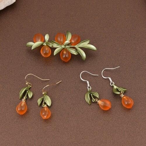 Berry Simple Ins Small Number Exquisite Temperament Pin 2020 Literature And Art Retro Garden Plant Forest Orange Glass Brooch