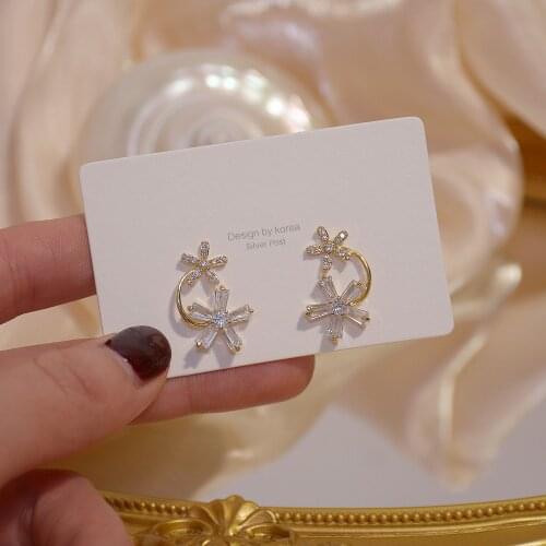 Korean Version Of Exquisite Snowflake Design S925 Silver Needle Inlaid Zircon High End CZ Temperament Earrings Female Jewelry