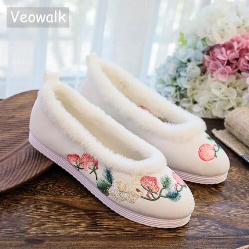 Veowalk Winter Women Warn Fur Cotton Flat Platforms Shoes Ladies Comfort Casual Flats Retro Chinese Embroidered Shoes