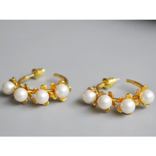 Trendy Gold Plated Flower Shape Pearl Earrings for Women Pearl Charms Statement Earrings Ladies Christmas Gifts