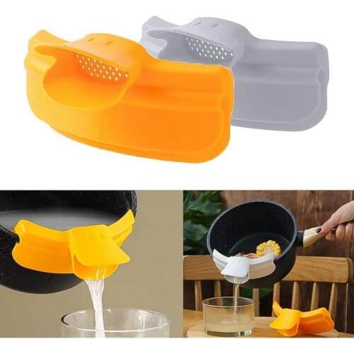 Creative Silicone Liquid Funnel Anti-spill Slip On Pour Soup Spout Funnel for Pots Pans and Bowls and Jars Kitchen Gadget Tools