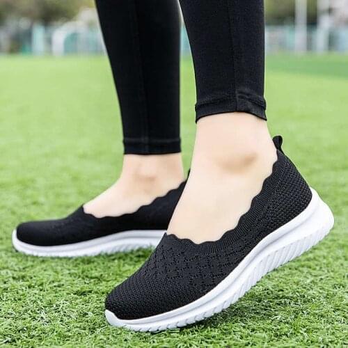 Flying Woven Mesh Hollow Sports Shoes Shallow Mouth Soft Bottom Running Training Shoes 2021 New Summer