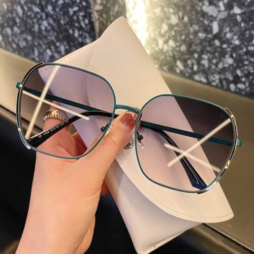 2021 New Metal Sunglasses Women Fashion Sun Mirror Luxury Brand Design Men Sunglasses Vintage Oversize Driving Glasses Uv400