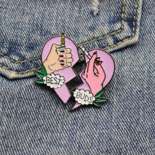 2 pieces / set of best friends series broken love comics engraved chapter cigarette lighter BEST BUDS backpack badge brooch gift