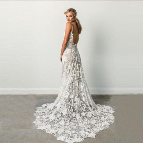 Delicate Charming Lace Backless Bride Wedding Dresses Plunge V Neckline Spaghetti Straps Wedding Gowns for Bride Chapel Train