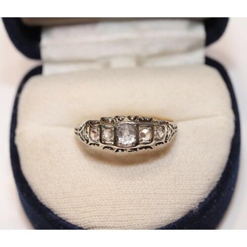 ANTIQUE 18K GOLD NATURAL ROSE CUT DIAMOND AND AQUA MARINE DECORATED PRETTY RING