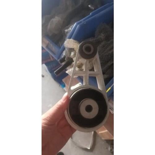 С00002354 rear engine support for saic v8