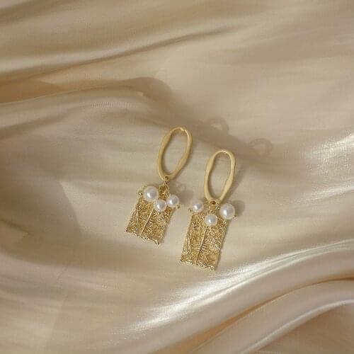 14K Real Gold Plated Fashion Jewelery Pearl Hollow Metal Exquisite Stud Earrings for Woman Holiday Party Elegant Earring