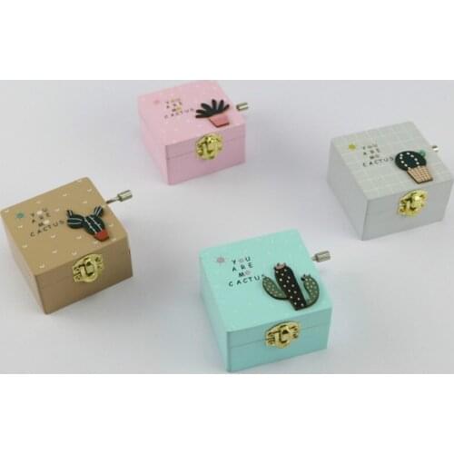 1pcs Happy Cactus Wood Hand Crank Music Box Creative Octave Castle In The Sky Music Box Fashion Home Decor Supplies Gift