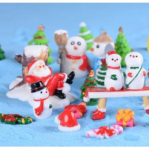 1pcs Creative Decoration Micro Landscape Resin Crafts Santa Claus Snowman Hat Cute Animal Folk Crafts Small Gifts Figurines
