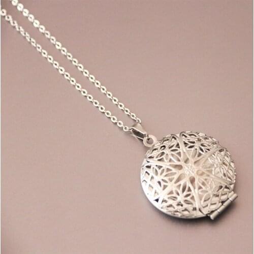 1pc Cutout Designs Round Photo Frame Pendant Necklace Stainless Steel Charms Locket Necklaces Women Men Fashion Memorial Jewelry