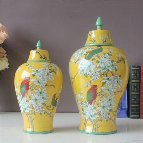 European Garden Jingdezhen Porcelain jar Hand-painted Yellow Bottom Parrot Bird temple jar Storage jar Home Decoration Ornaments