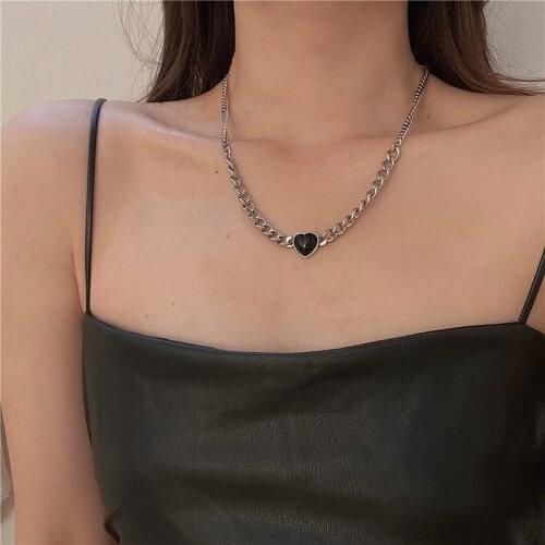 AOMU Fashion Vintage Metal Silver Color Black Love Heart Pendant Choker Clavicle Chain Simple Necklace for Women Jewelry Winter