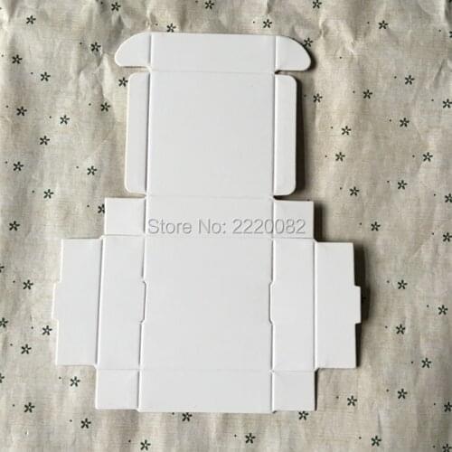 Free shipping 30pcs a lot 4x4x2.5cm white paper casket/candy case/packing box/top grade gift case/useful snack case