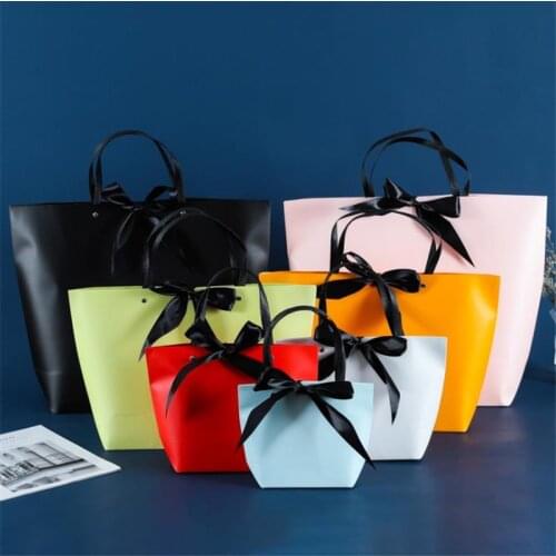 Gift Bag Colorful Present Box For Clothes Cosmetic Packaging Black Handle Paper Box Bags Kraft Paper Gift Bag With Handle 5pcs