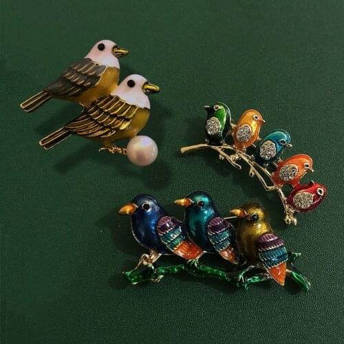 Morkopela Vintage Enamel Pins Cute Birds Brooch Animal Freshwater Pearl Brooches for Women Banquet Pins Clothes Jewelry Brooches