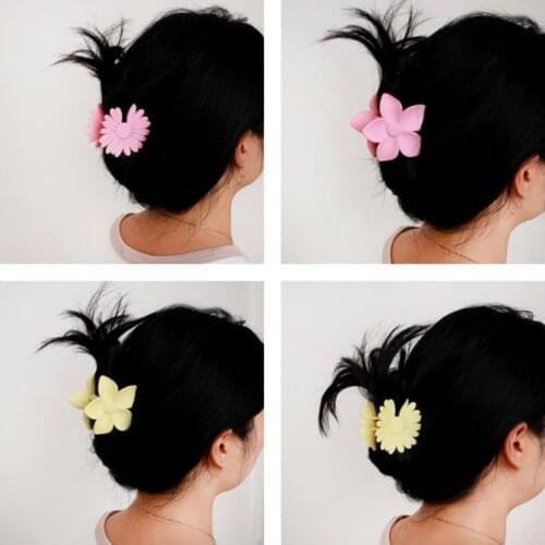 Koreas Same Five-petal Flower Daisy Candy Color Hair Claws Kawaii Girl Heart Hairpin Clips Cute Accessories for Women
