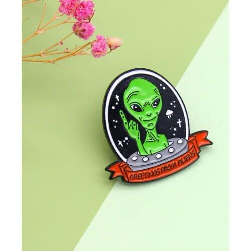 Creative Aliens Take A Spaceship To Travel Around Space Dripping Oil Brooch Fashion All-match Backpack Clothing Matching Badge