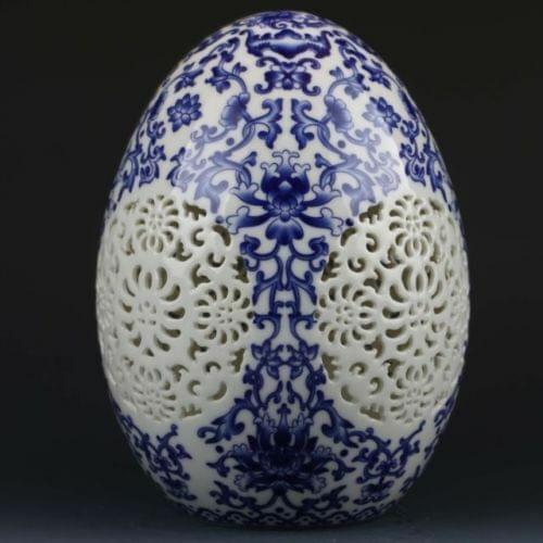 Chinese Blue& White Porcelain Hand-Painted Flower Spherical Hollow Carved Vase R