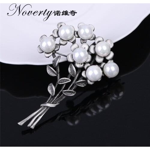 2019 Fashion Zinc Alloy and Beautiful Pearl Bouquet Brooch High-grade Scarf Buckle Accessories for Women Party Gifts