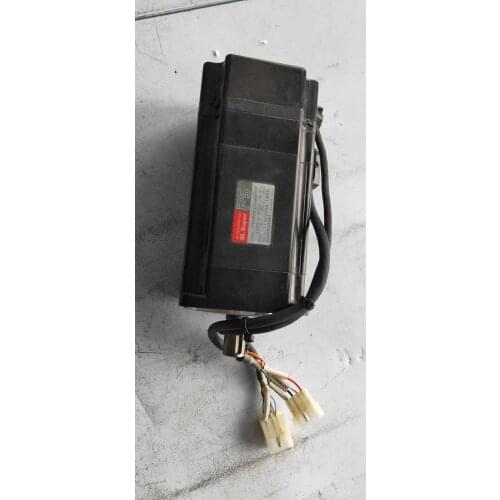 P50B08075HXS00 servo motor , used in good condition . 80% appearance new , good working , free shipping