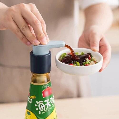 Portable Oyster Sauce Squeezer Plastic Manually Hydraulic Sauce Bottle Pump Dispenser Pressure Nozzle Kitchen Seasoning Bottle